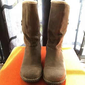 Anne Klein Natural Kresent Boots (Size 7.5)